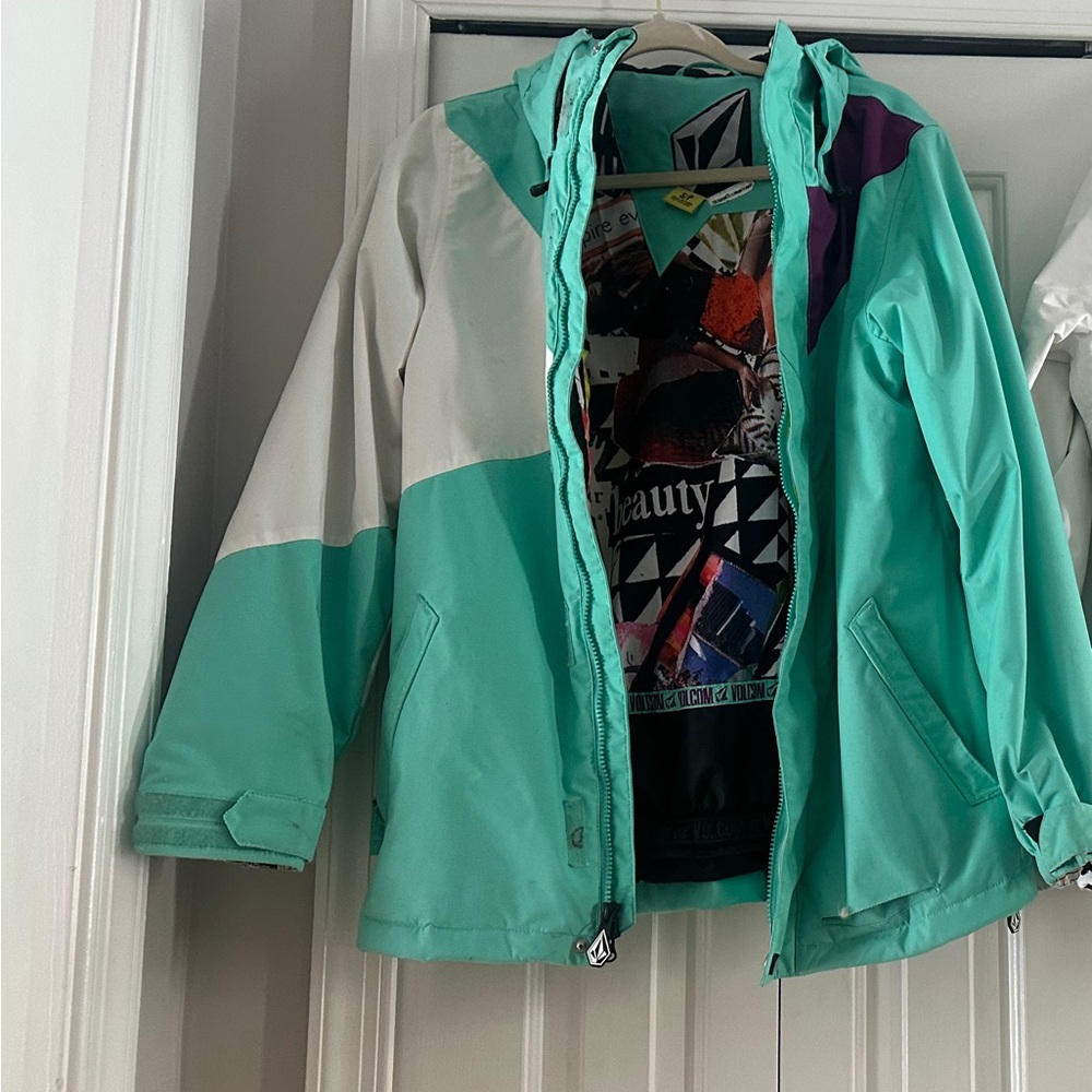 Medium Wieght Volcom Winter Jacket. Perfect condition!